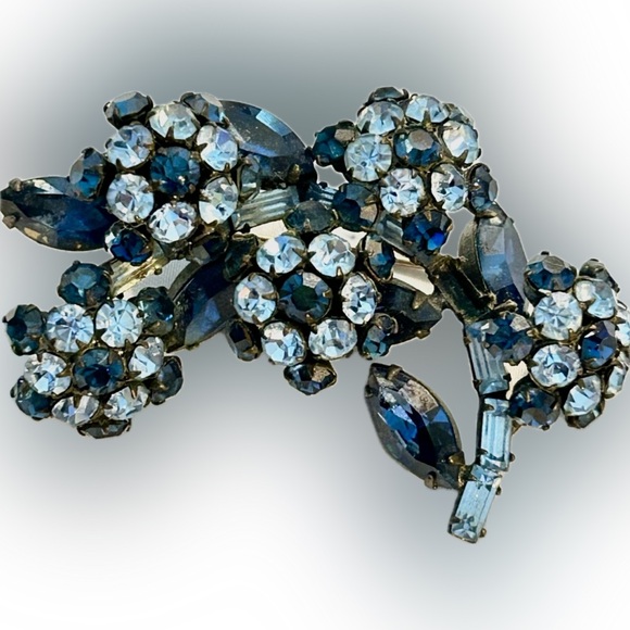 SCHREINER Shades of Blue Floral Brooch - Picture 1 of 8